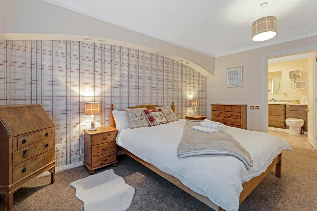 Elegant & Unique Getaway - Spacious 3 Bedroom, 2 Bathroom City Centre Apartment - Free Allocated Parking. Edinburgh Exterior photo