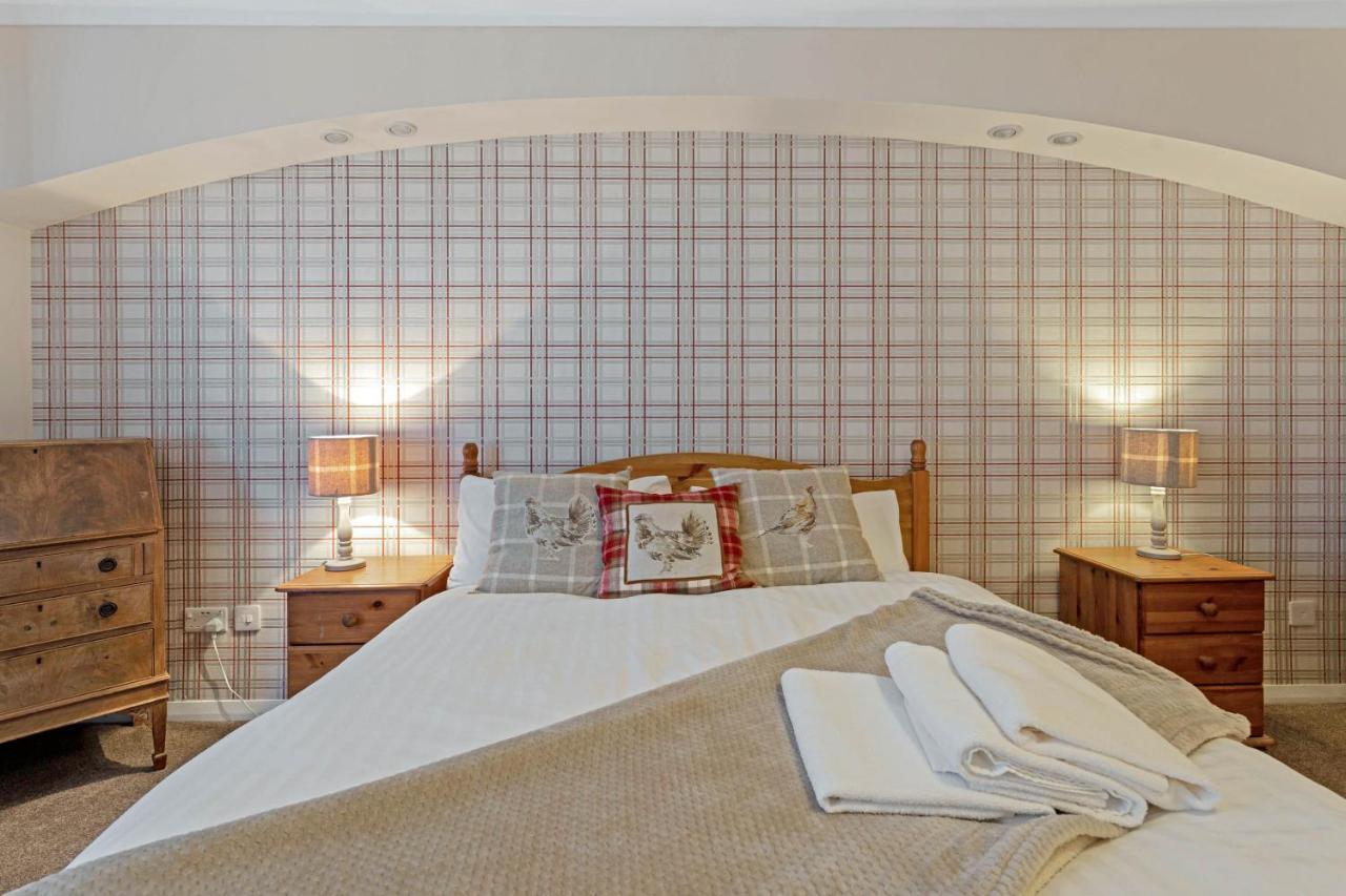 Elegant & Unique Getaway - Spacious 3 Bedroom, 2 Bathroom City Centre Apartment - Free Allocated Parking. Edinburgh Exterior photo