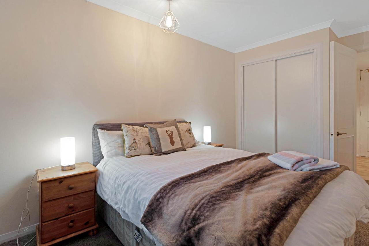 Elegant & Unique Getaway - Spacious 3 Bedroom, 2 Bathroom City Centre Apartment - Free Allocated Parking. Edinburgh Exterior photo