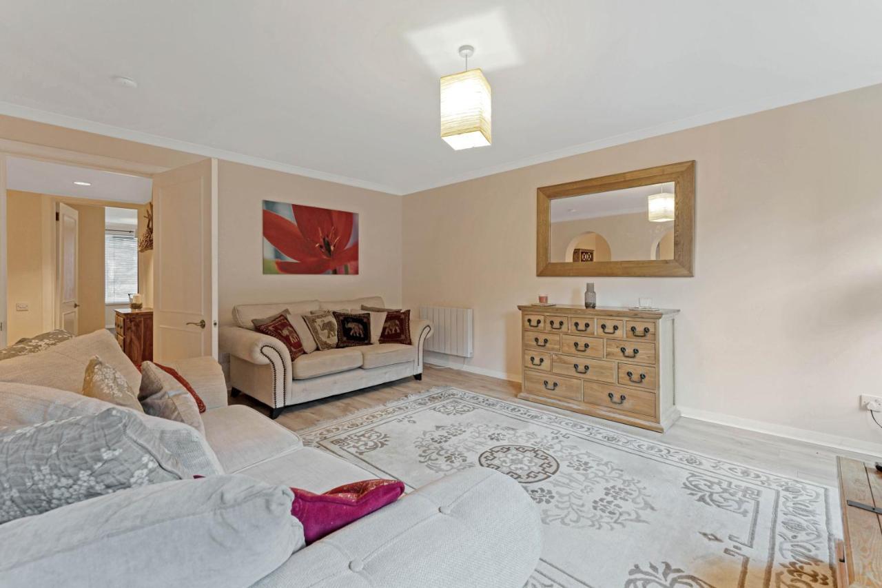 Elegant & Unique Getaway - Spacious 3 Bedroom, 2 Bathroom City Centre Apartment - Free Allocated Parking. Edinburgh Exterior photo